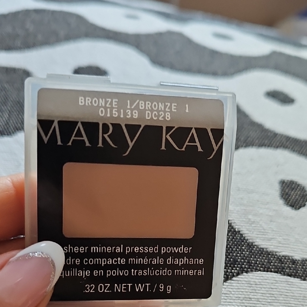 Matte Compact Powder - Bronze 1 - Picture 3 of 5